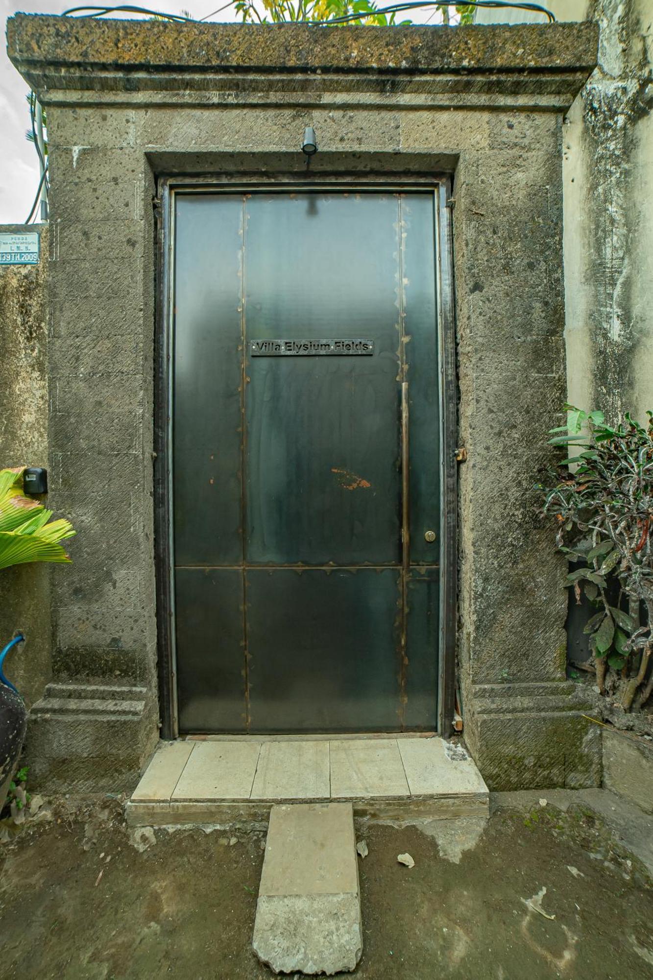 Villa Elysium Fields - Rustic Meets Industrial Chic Design Canggu Buitenkant foto